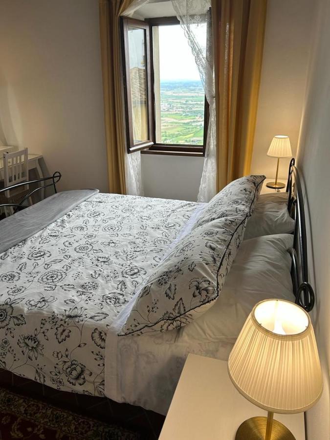 La Casa Di Laura Apartment กอร์โตนา ภายนอก รูปภาพ