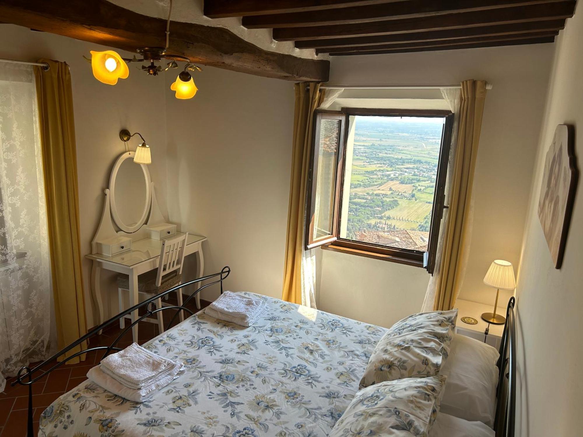 La Casa Di Laura Apartment กอร์โตนา ภายนอก รูปภาพ